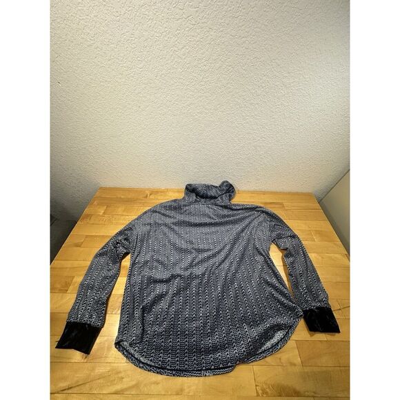 Simply Vera Geometric Pattern Hooded Athletic Pullover Performance Top XXL - Picture 3 of 3